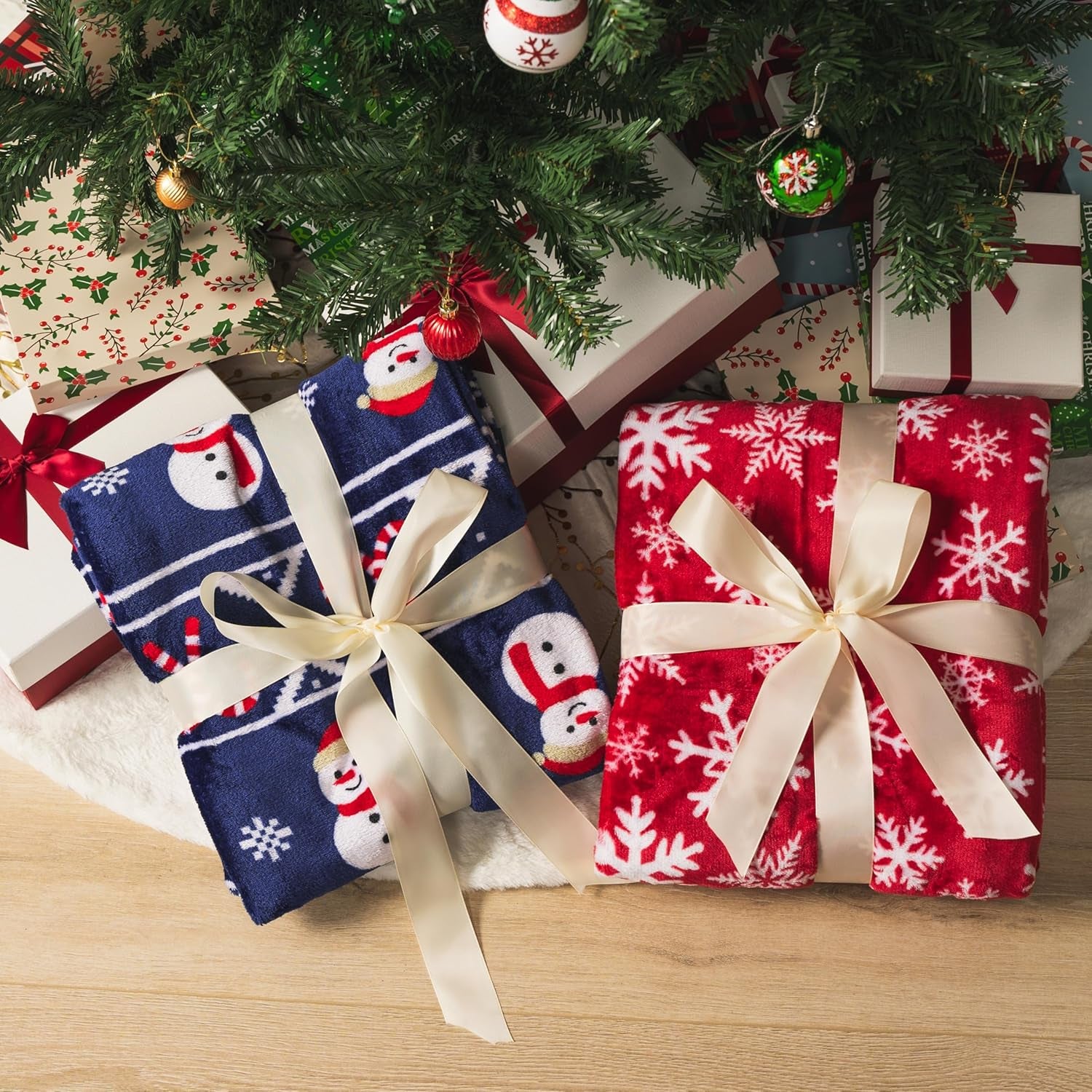 Cozy Red Snowflake Christmas Throw Blanket - Soft, Plush Fleece for Warm Winter Nights (50x60)